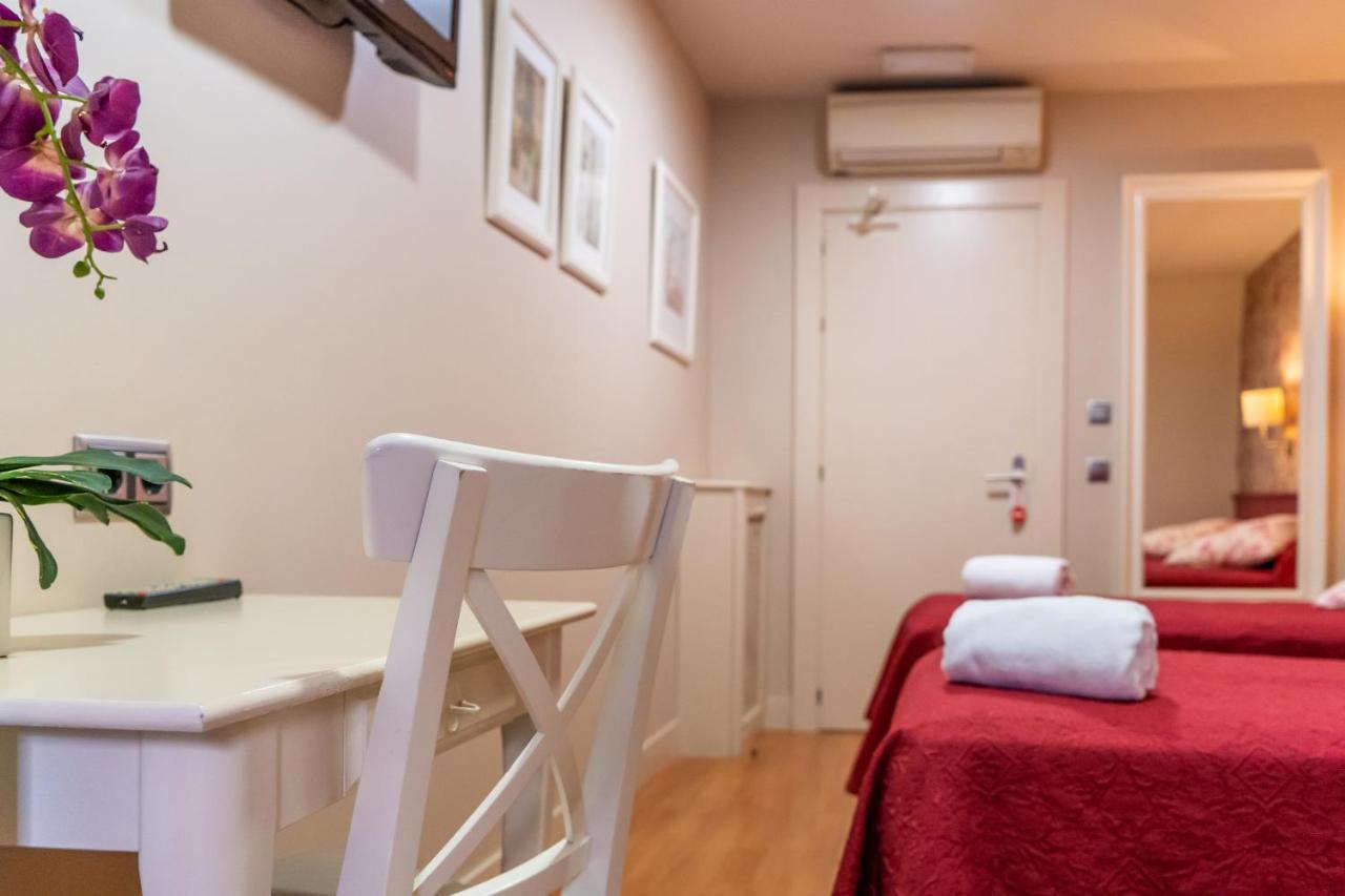 Hostal Matheu Madrid Kültér fotó